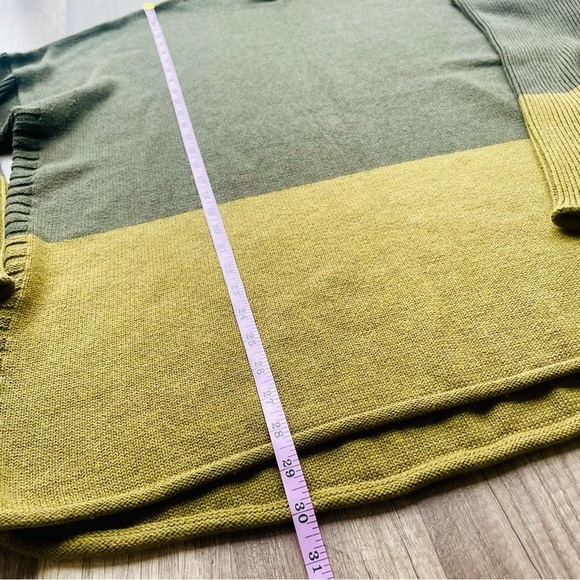 Tahari Green Colorblock Turtleneck Sweater 2X - Picture 6 of 7